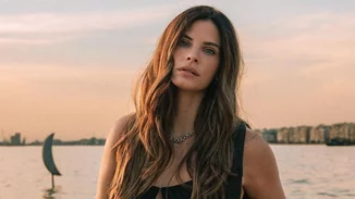 H Χριστίνα Μπόμπα φόρεσε σε γάμο το ιδανικό φόρεμα για καλεσμένη - απλό κόψιμο αλλά ιδιαίτερο σχέδιο δια χειρός Celia Kritharioti