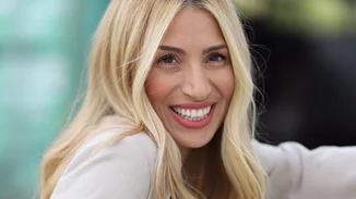 Η κόρη της Μαρίας Ηλιάκη και του Στέλιου Μανουσάκη έχει μεγαλώσει πολύ | Η οικογενειακή βόλτα στα μαγαζιά λίγο πριν την Πρωτοχρονιά