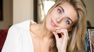 Μαριάννα Γουλανδρή Λαιμού | Ποζάρει με μαγιό και βρεγμένα μαλλιά σε εξωτικό προορισμό