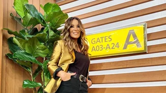 Ο σκύλος του Κυριάκου Μητσοτάκη, Peanut, μόλις παρέλαβε το δώρο της Ναταλίας Γερμανού