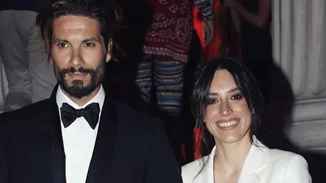 Επέτειος γάμου για τον Γιώργο Καράβα και τη Ραφαέλα Ψαρρού | Η αδημοσίευτη φωτογραφία από την παραμυθένια τους τελετή