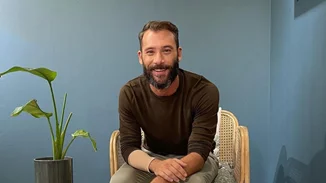 Αντίνοος Αλμπάνης | "Όταν σου τραβάνε το χαλί κάτω από τα πόδια, εκ των πραγμάτων αναγκάζεσαι να δεις τη ζωή αλλιώς"