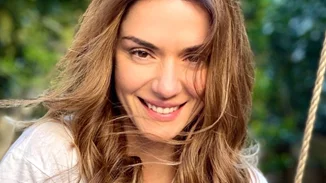 Βάσω Λασκαράκη | Φωτογραφίζεται στη Βαρκελώνη φορώντας τη νούμερο ένα τάση στα παπούτσια