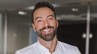 Σάκης Τανιμανίδης για τις δίδυμες κόρες του | "Δυστυχώς τα κορίτσια μου μοιάζουν σε εμένα"