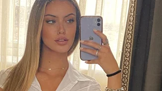 Πιο απλή και όμορφη από ποτέ | Η Δανάη Λιβιεράτου ποζάρει άβαφη στις πρόβες του MadWalk 2022