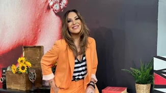 Ναταλία Γερμανού | Μας δείχνει τη γυμνασμένη της κοιλιά φορώντας το τέλειο crop πουκάμισο