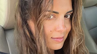 Σταματίνα Τσιμτσιλή | Σέξι και πάρα πολύ μαυρισμένη, απολαμβάνει τον ήλιο σε ερημική παραλία