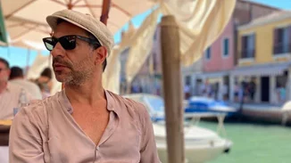 Οικογενειακές διακοπές για τον Γιώργο Χρανιώτη στην Κίμωλο | Η (πολύ τρυφερή) φωτογραφία αγκαλιά με τον γιο του