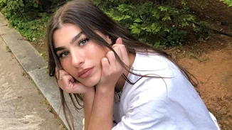 Η Χρύσα Μιχαλοπούλου πιο σέξι από ποτέ | Το outfit που ανέδειξε τα καλλίγραμμα πόδια της