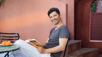 Ο Σάκης Ρουβάς έγινε ξανά viral |  Ο ξέφρενος χορός που κάνει τον γύρο του διαδικτύου