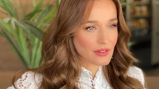 Αναστασία Ρουβά | Η πανύψηλη έφηβη φροντίζει τα άλογά της μαζί με τη μητέρα της, Κάτια Ζυγούλη