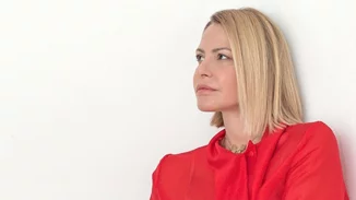 Τζένη Μπαλατσινού | Ο ολάνθιστος κήπος του σπιτιού της στην Πάτμο είναι ένας επίγειος παράδεισος