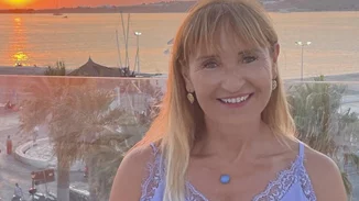 Η Μάρα Ζαχαρέα φόρεσε το πιο ιδιαίτερο καφτάνι στην παραλία