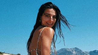 Βασιλική Ρούσσου | Ποζάρει topless και βάζει "φωτιά" στο Instagram