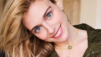 Ένας ξανθός άγγελος | Η σπάνια φωτογραφία της Μαριάννας Γουλανδρή με την κατάξανθη κόρη της στις διακοπές τους