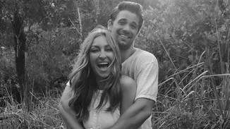 Ρούλα Ρέβη | Φόρεσε το πιο ιδιαίτερο ολόσωμο μαγιό - Στην παραλία με τον Αποστόλη Τότσικα και τα δίδυμα