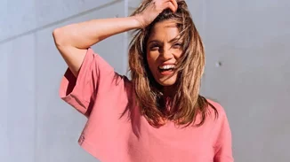 "Δεν ντρέπεσαι να χλευάζεις τη βασίλισσα που πέθανε;" | Η επίθεση follower στη Μαίρη Συνατσάκη