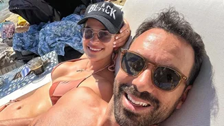 Μπόμπα - Τανιμανίδης | Η βόλτα των κοριτσιών τους στον τεράστιο κήπο τους στη Μύκονο