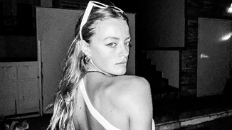 The body | Η Γαία Μερκούρη φοράει το μικροσκοπικό μαύρο της μπικίνι και μας αφήνει -ξανά- με το στόμα ανοιχτό