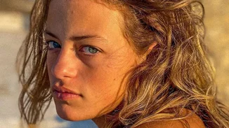 Γαία και Ηλέκτρα Μερκούρη | Τα beach looks που λατρέψαμε και οι γραμμωμένοι τους κοιλιακοί που μας εντυπωσίασαν