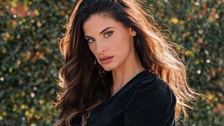 Το ντεκολτέ της Χριστίνας Μπόμπα "τάραξε", για ακόμη μία φορά, την ηθική του Instagram