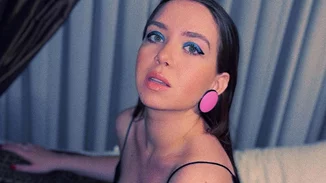 Νικόλ Σαραβάκου | "Ξέρω ότι η μητέρα μου έχει γράψει το τραγούδι "Όλα Γύρω Σου Γυρίζουν" για εμένα"