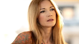 Ο γιος της Ιωάννας Παππά είναι το πιο γλυκό παιδί | Η τρυφερή φωτογραφία μαμάς και γιου στο κρεβάτι και η σφιχτή αγκαλιά