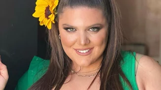 Δανάη Μπάρκα | Με κατάξανθα μαλλιά, ποζάρει δίπλα στη μητέρα της, 10 χρόνια πριν