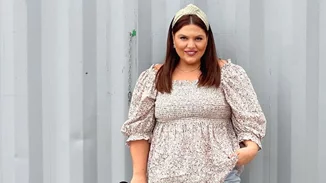 H Δανάη Μπάρκα για το οδοιπορικό στα Τέμπη | "Φτάσαμε στην πόλη και γύρω μας υπήρχαν μόνο νεκροφόρες"