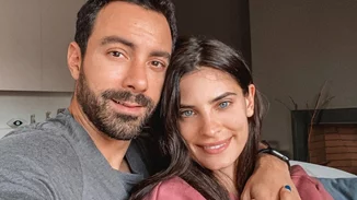 Χριστίνα Μπόμπα - Σάκης Τανιμανίδης συνεχίζουν τα μπάνια | Οι paparazzi φωτογραφίες σε παραλία της Μυκόνου