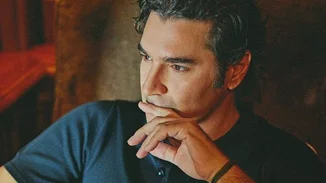 "Τίνος ήταν Χριστόφορε το παιδί;" | Ο Παπακαλιάτης 22 χρόνια μετά το "Να με Προσέχεις", λύνει τη μεγαλύτερη απορία μας