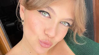 Η Κλέλια Ανδριολάτου παρακολουθεί το τέταρτο επεισόδιο της σειράς "Maestro" μαζί με τις φίλες της και δείχνει πιο χαρούμενη από ποτέ