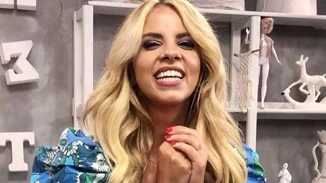 Τζένη Μελιτά | Το φωτεινό σπίτι και το γεμάτο φυτά μπαλκόνι της θυμίζει περισσότερο εξοχικό σε βουνό