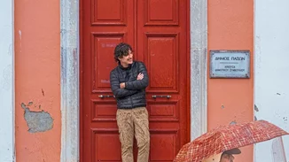 Χριστόφορος Παπακαλιάτης | Οι αινιγματικές φωτογραφίες από το νέο του project - Οι παθιασμένες σκηνές με την πανύψηλη συμπρωταγωνίστριά του