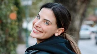 Η Χριστίνα Μπόμπα μας ξεναγεί στο νέο της γραφείο | Το ξύλινο πάτωμα και η απίστευτη θέα