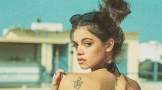 Tζένη Καζάκου | Φόρεσε την τάση της σεζόν και πραγματοποίησε την τέλεια καλοκαιρινή εμφάνιση