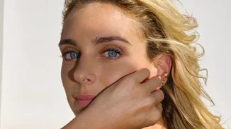 Μαριάννα Γουλανδρή Λαιμού | Με ένα σούπερ σέξι φόρεμα στις διακοπές της στη Φολέγανδρο