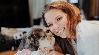 Εριέττα Κούρκουλου Λάτση | Με σέξι κοντό φόρεμα που ανέδειξε τα υπέροχα πόδια της