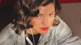 Τζένη Καζάκου | Δείτε τη παρανυφάκι στον γάμο του πατέρα της, Κωνσταντίνου Καζάκου, σε ηλικία 9 ετών