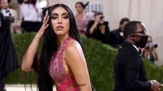 Strike a Pose | H Lourdes Leon μιμείται τη μητέρα της, Madonna σε ένα άκρως προκλητικό και σέξι βίντεο