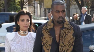 Ο Kanye West γιόρτασε την Ημέρα του Αγ. Βαλεντίνου στέλνοντας ένα φορτηγό τριαντάφυλλα στην Kim Kardashian