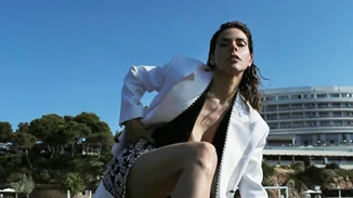 Τhe Body | Η Έλενα Γαλύφα ποζάρει στη Μύκονο με μαγιό και μας δείχνει το αψεγάδιαστο κορμί της