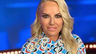 Η Μαρία Μπεκατώρου εύχεται "καλή χρονιά" φορώντας μόνο το μπικίνι της