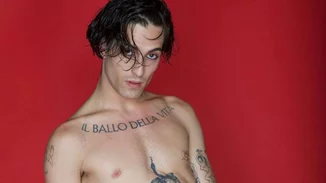 Damiano David | Ανέβηκε στη σκηνή φορώντας μόνο το εσώρουχό του