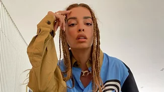 Ελένη Φουρέιρα | Δείτε την να κολυμπάει άβαφη και πιο όμορφη από ποτέ, στο νησί των ανέμων