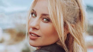 Γωγώ Μαστροκώστα | Αυτή είναι η πανύψηλη κόρη της που βλέπουμε εξαιρετικά σπάνια