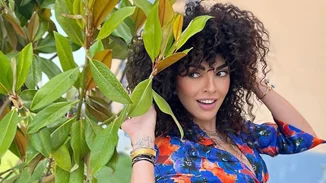 Μαρία Σολωμού | Η σέξι εμφάνιση με δαντελένιο top στην πρεμιέρα της θεατρικής παράστασης, Mamma Mia