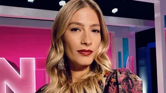 Ισμήνη Παπαβλασοπούλου | Το άρωμα που φορά εδώ και χρόνια μυρίζει ελληνικό καλοκαίρι