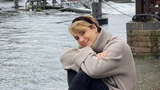 Ευδοκία Ρουμελιώτη | Το επιβλητικό σαλόνι της κοσμεί το πιο μεγαλοπρεπές χριστουγεννιάτικο δέντρο