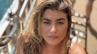 Χρύσα Μιχαλοπούλου | Η εγκυμονούσα απολαμβάνει την ηλιοθεραπεία της